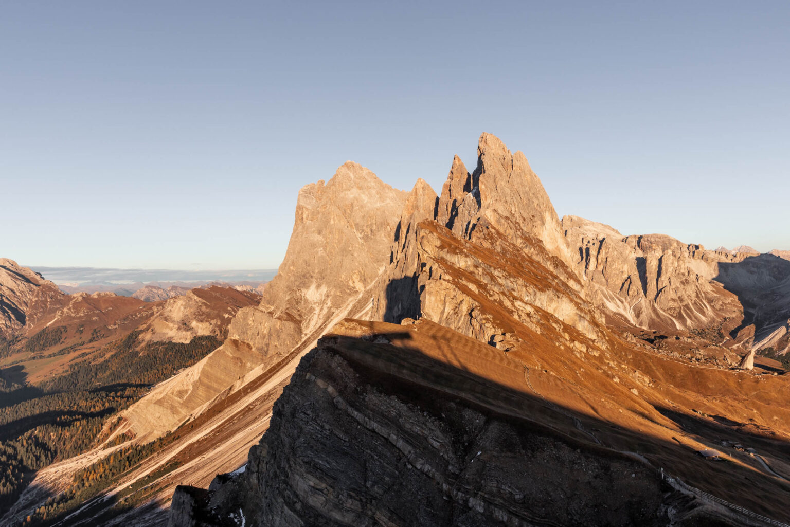 Se Deca Ridge rising to the ridge | how to visit seceda - alpine wanderlust