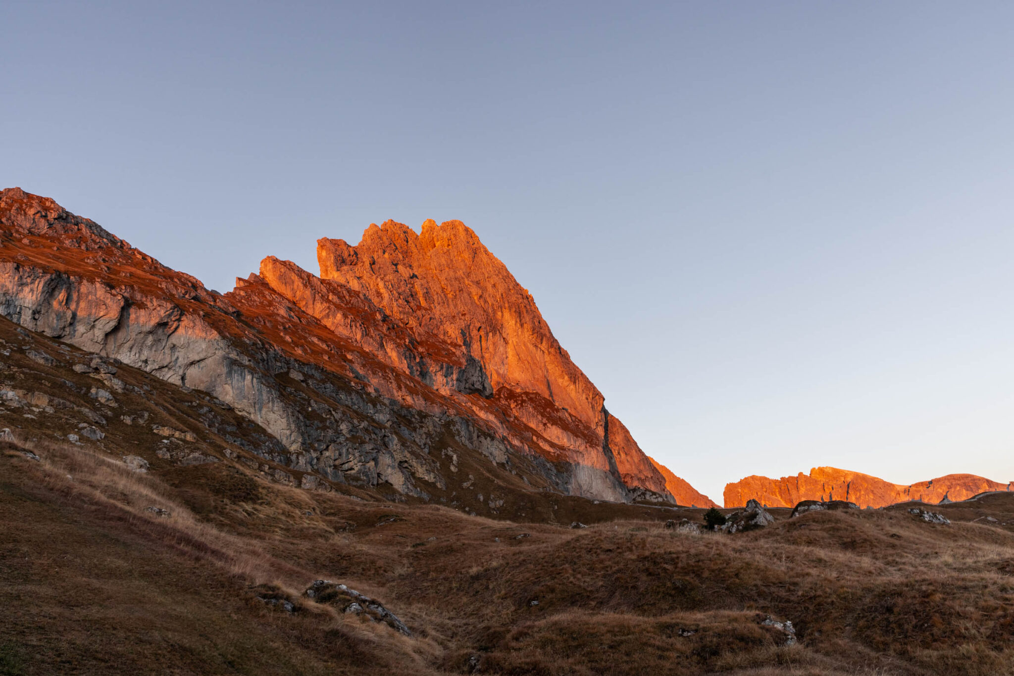 rising to the ridge | how to visit seceda - alpine wanderlust